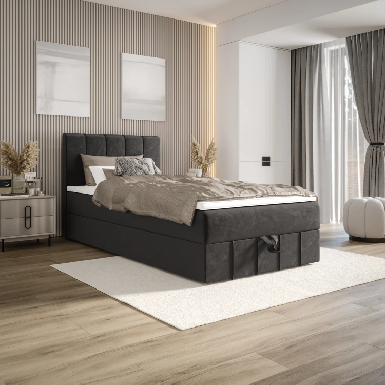 Perspektivische Ansicht eines schwarzen Polsterbetts in einem hellen, modernen Schlafzimmer.