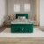 Dunkelgrünes Samtbett in einem modern eingerichteten Schlafzimmer mit Teppich.