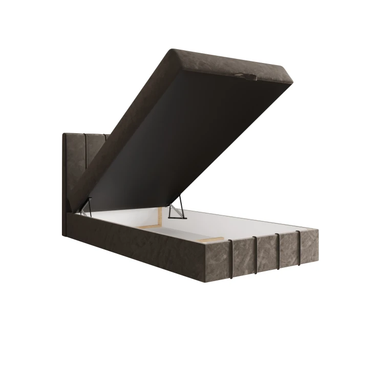 Braunes Bett mit aufgeklapptem Bettkasten zeigt Stauraumfunktion.