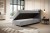 Boxspringbett mit Stauraumfunktion, seitlich geöffnet im Schlafzimmer.
