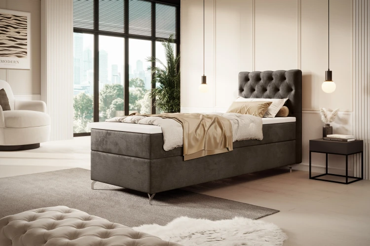 Braunes Boxspringbett mit eleganter Bettwäsche im Schlafzimmer-Ambiente