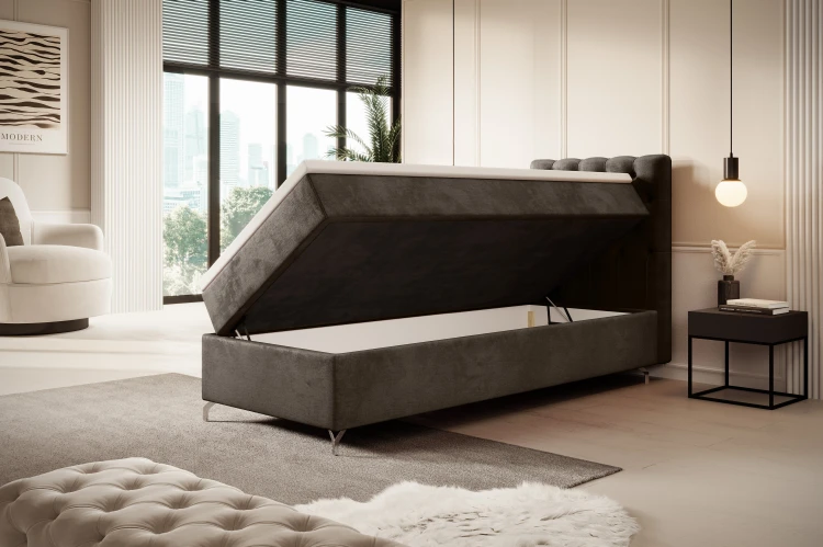 Dunkelbraunes Boxspringbett mit praktischem, offenem Stauraum