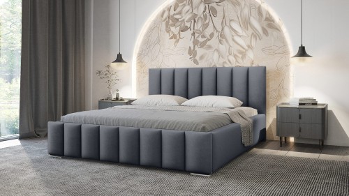 Gemütliches Schlafzimmer mit blauem Polsterbett und stilvoller Beleuchtung.